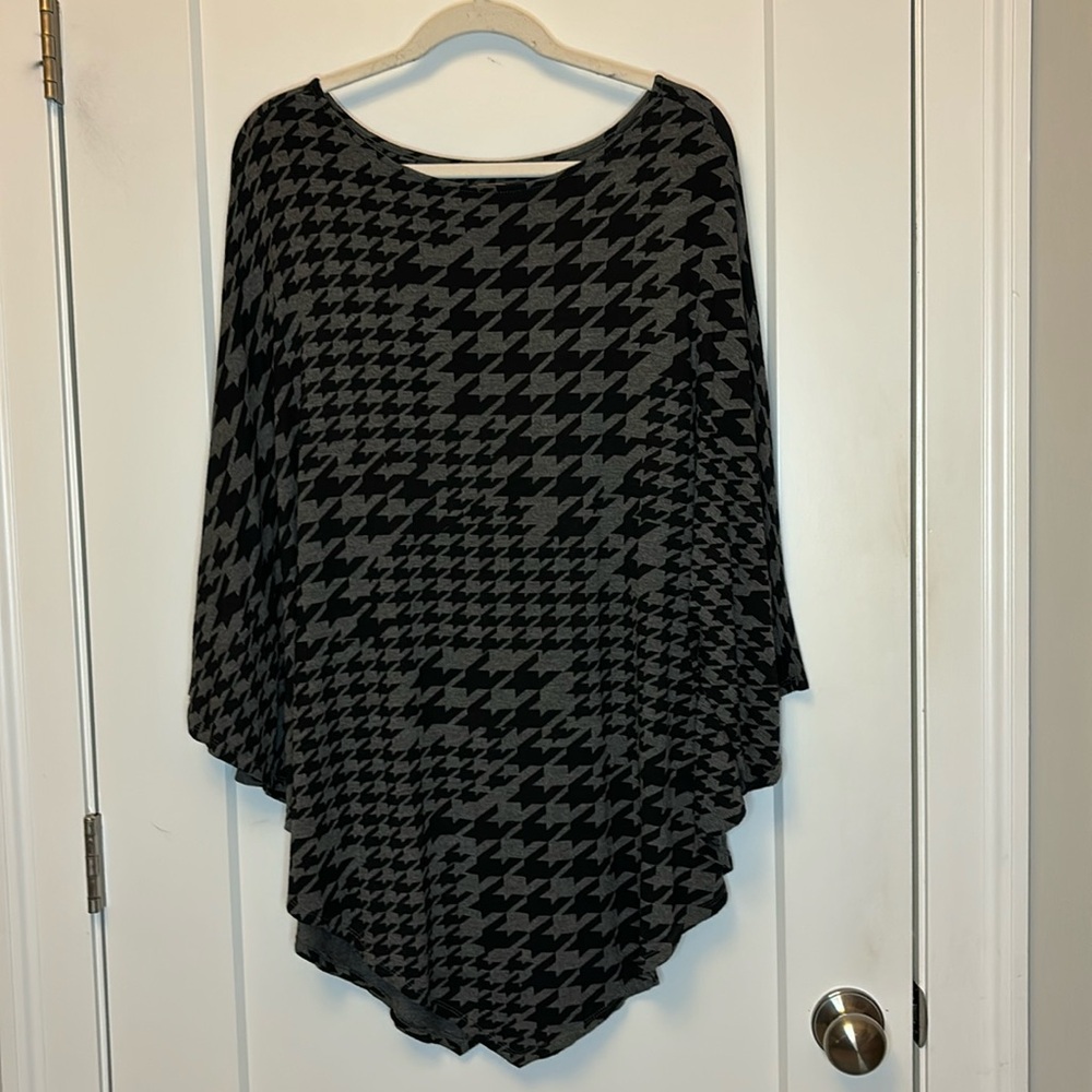 Soma Houndstooth Poncho
